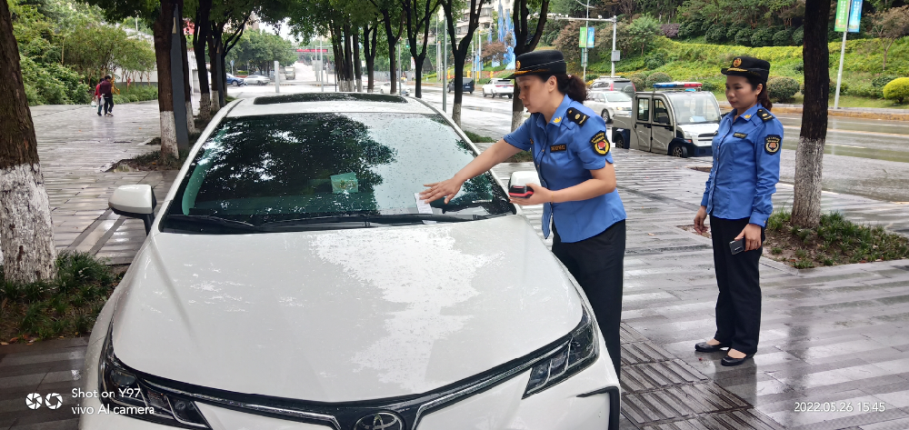 人行通道停車咋處理？除了罰款他們還推出這種答題方式